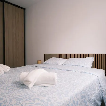 Neuf De 3 Pieces, Au Rez A Apartment *